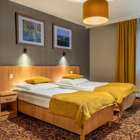 Hotel Kuznia Napoleonska Teresin Kültér fotó