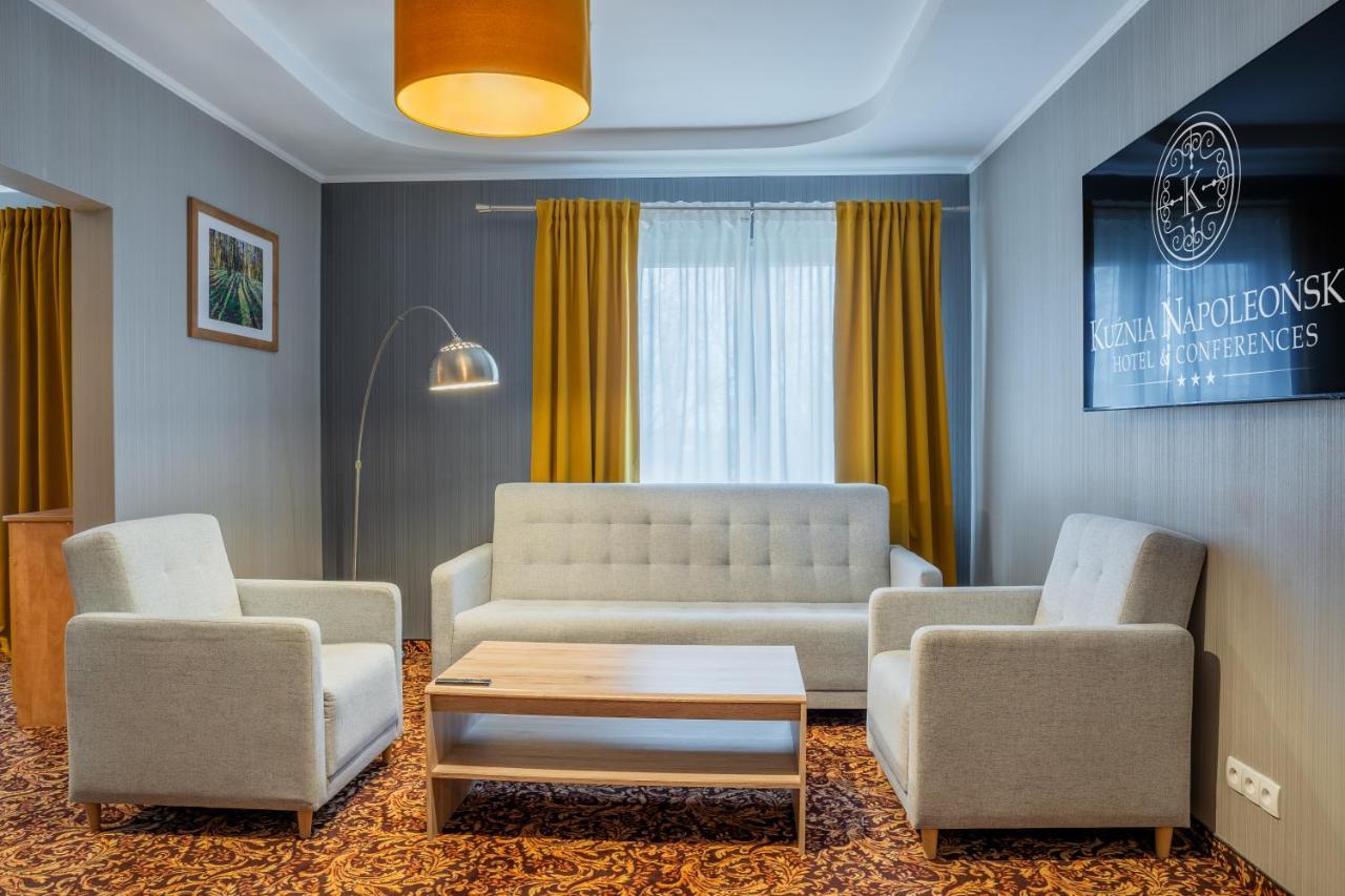 Hotel Kuznia Napoleonska Teresin Kültér fotó