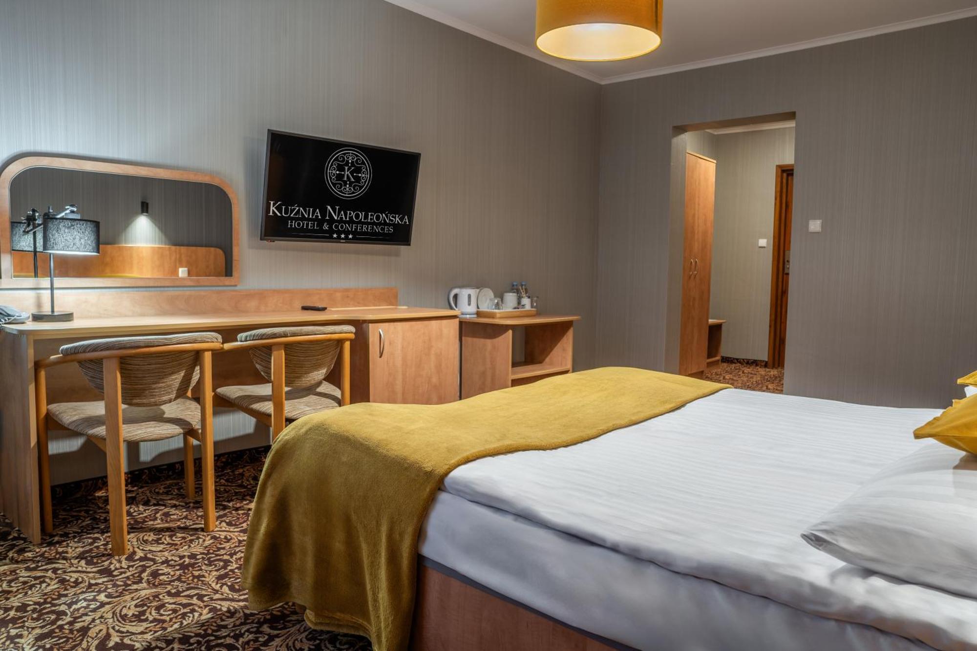 Hotel Kuznia Napoleonska Teresin Kültér fotó