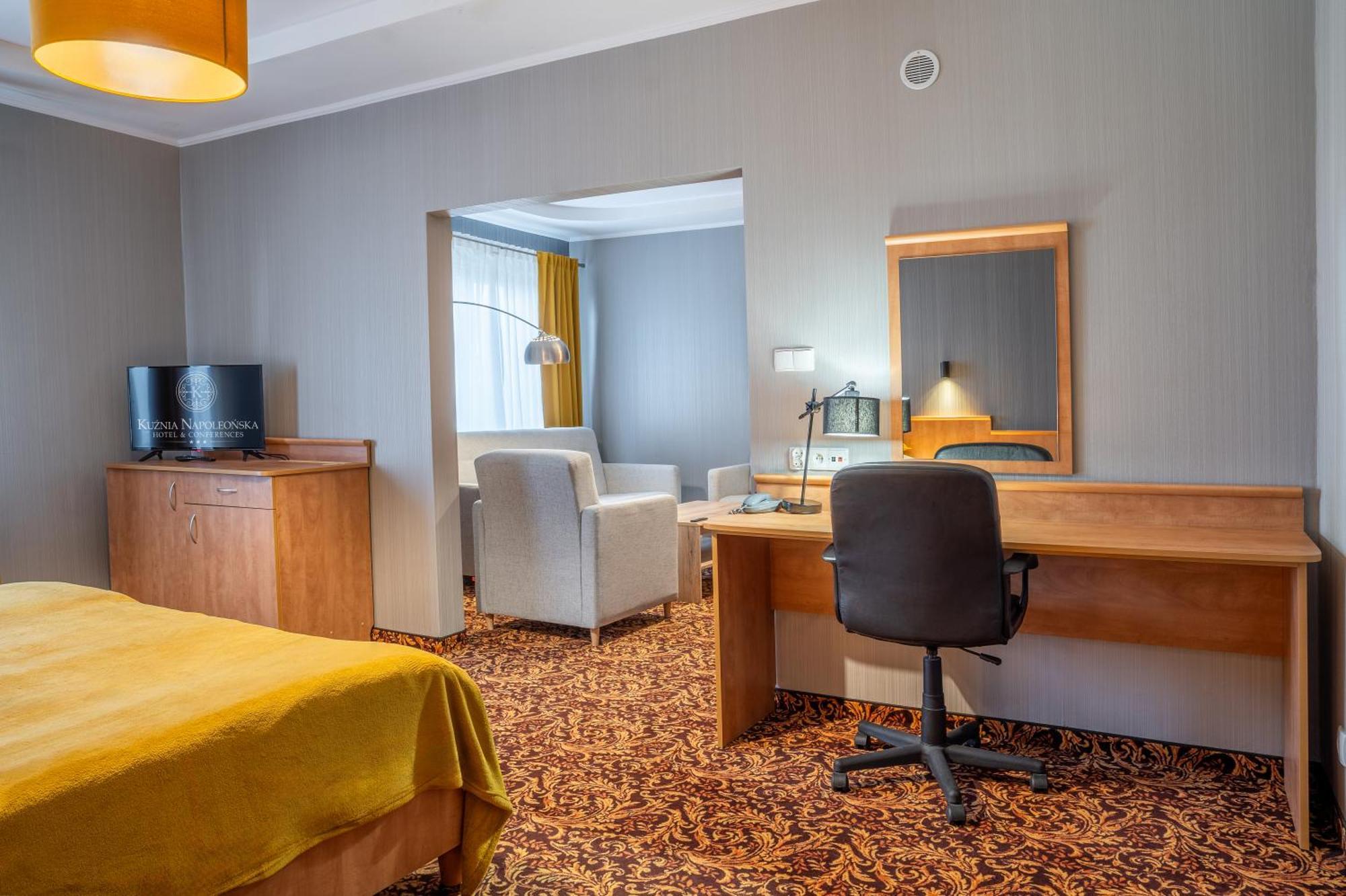 Hotel Kuznia Napoleonska Teresin Kültér fotó