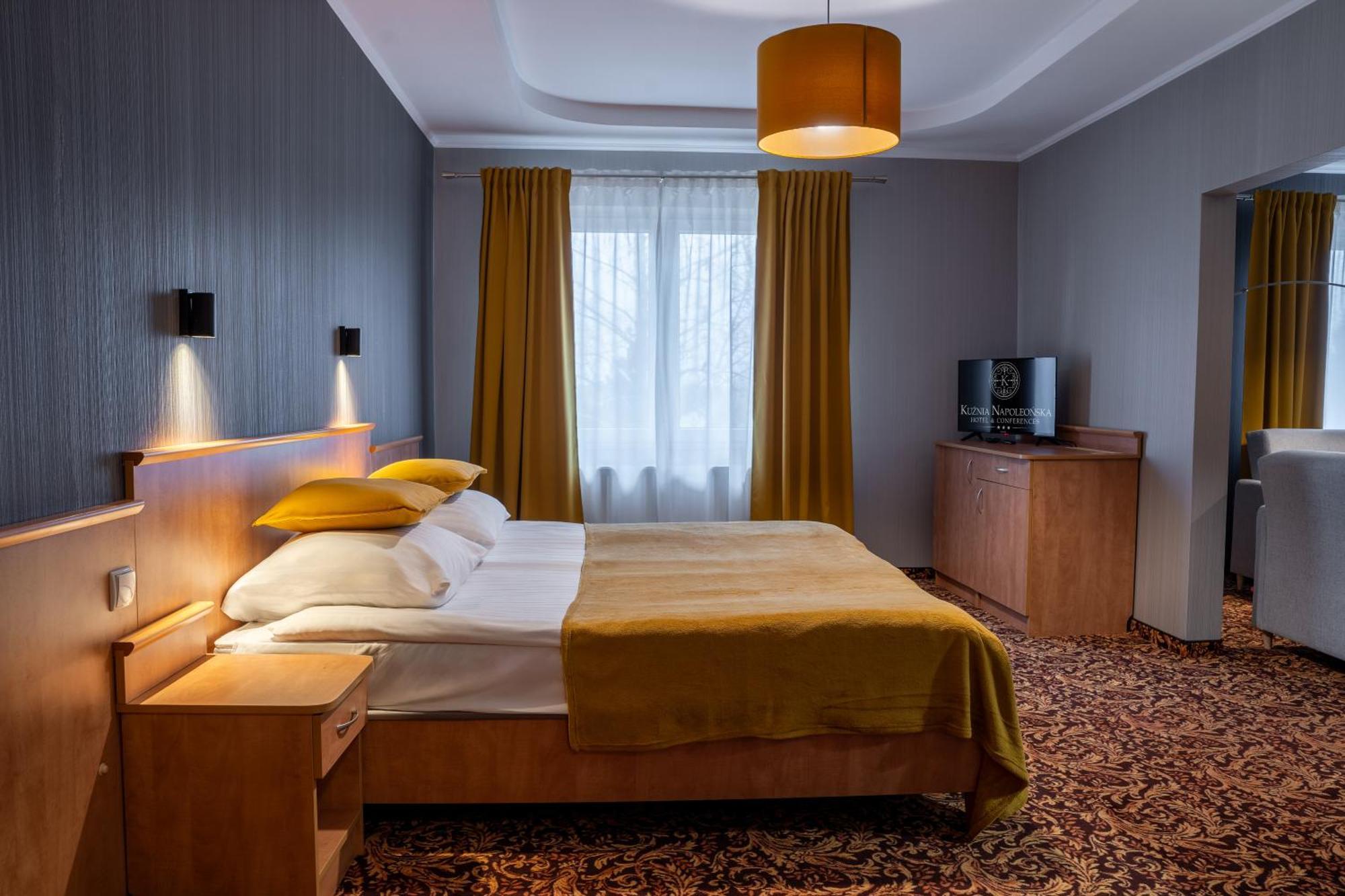 Hotel Kuznia Napoleonska Teresin Kültér fotó