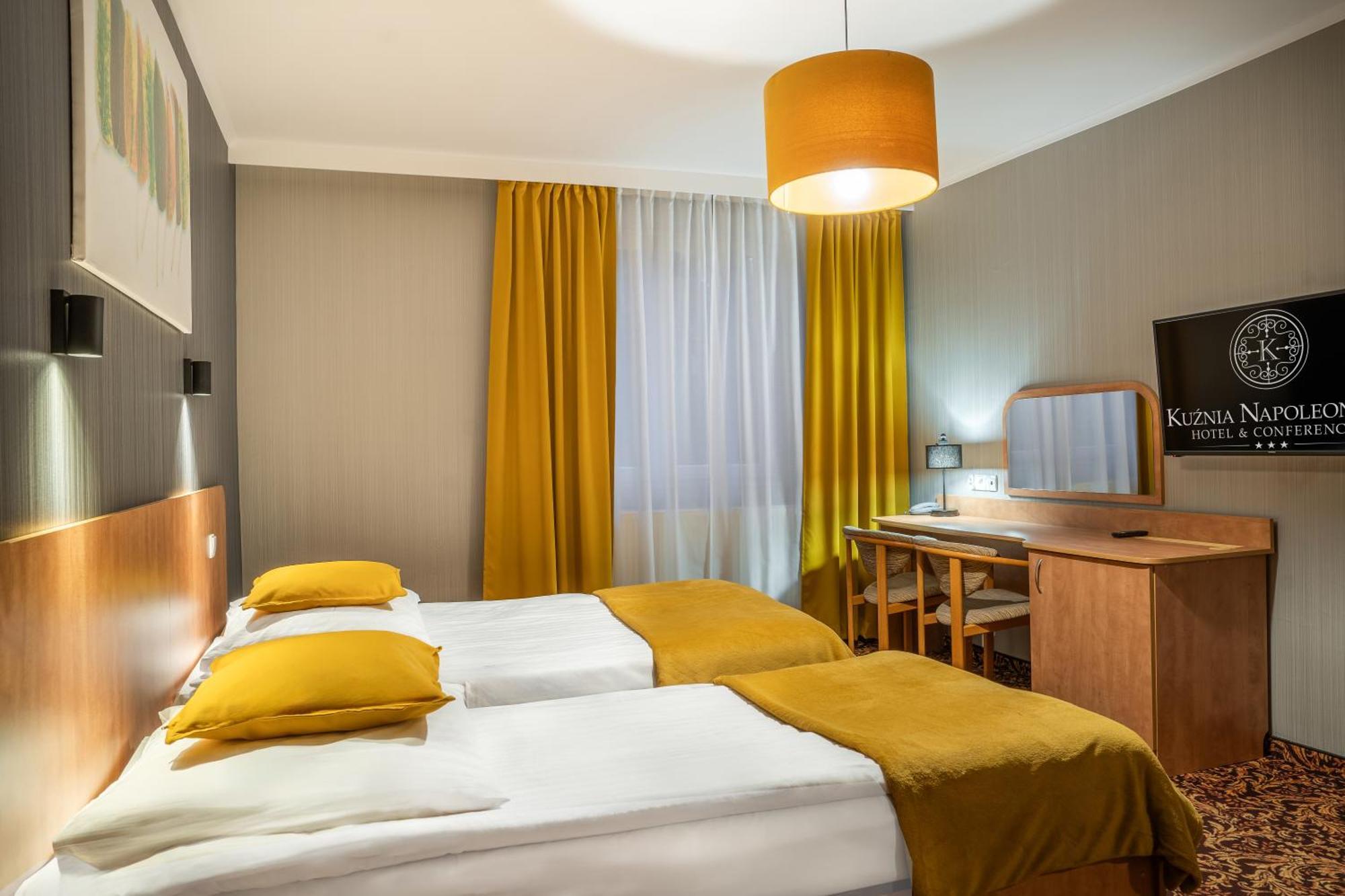Hotel Kuznia Napoleonska Teresin Kültér fotó