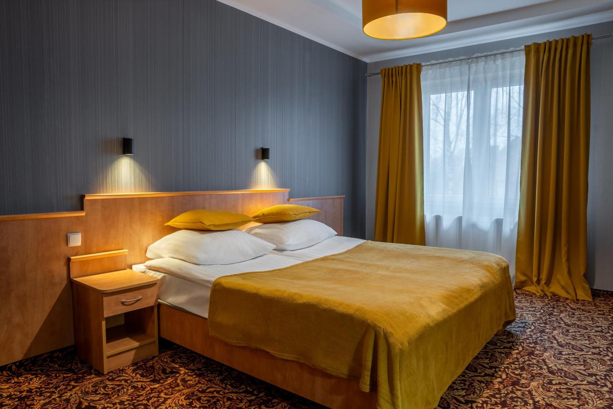 Hotel Kuznia Napoleonska Teresin Kültér fotó